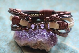 Schmuckhalsband wollweiß-dark pink metallic-dunkelbraun